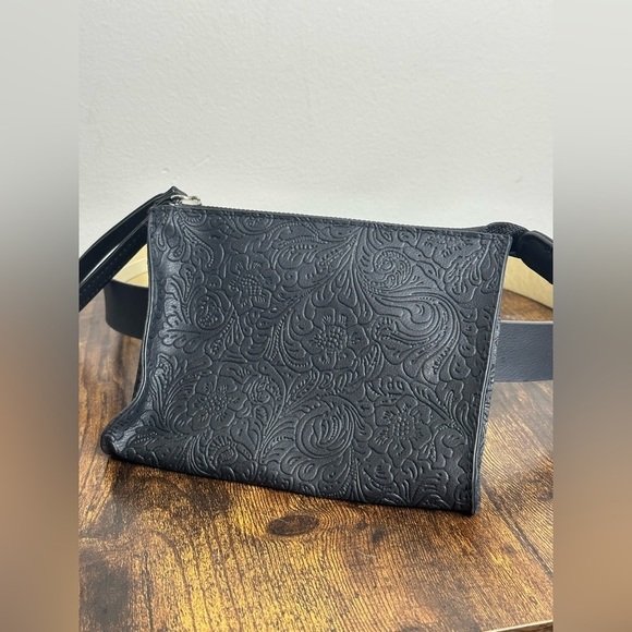 NWOT Stone Mountain Black Leather Belt Bag fanny pack size small - Picture 1 of 11